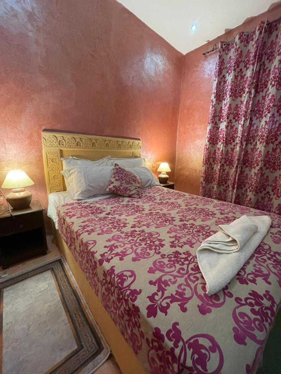 Hotel Familiale Les Grotte Aït Benhaddou Exterior photo